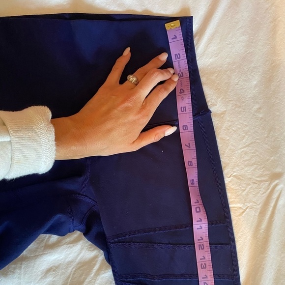 Lululemon- NAVY Luon Highwaisted Tech Mesh Criss Cross Leggings - Picture 8 of 8